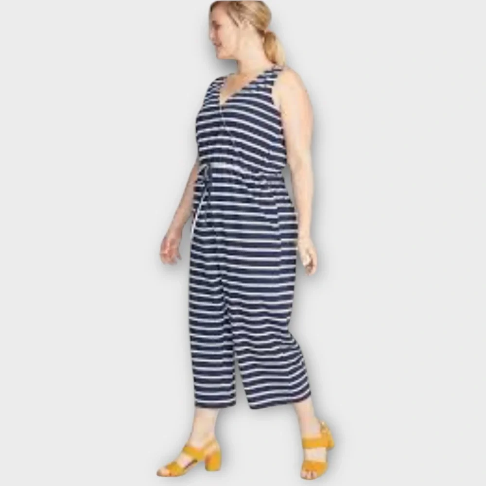 Old Navy Cropped Wide Leg Sleeveless Navy Striped Knit Jumpsuit Medium Tall - Picture 13 of 14